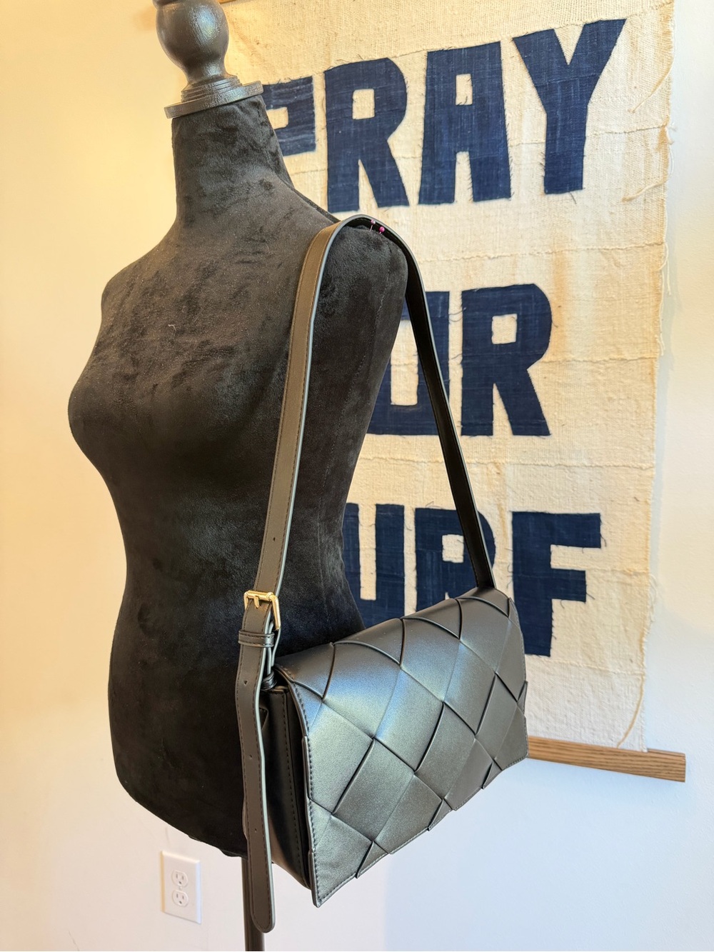 Bostanten ‘KWELI Casual Black Woven Handbag’